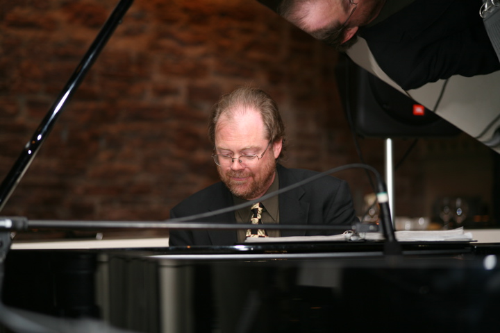 Pianist Doug Roche